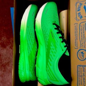 Brand new never worn size mens 14 Brooks Ghost 13